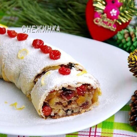 Рецепт рождественского яблочного штруделя с орехами и сухофруктами