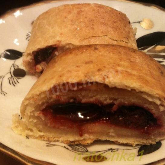 Рецепт творожного штруделя с вишней