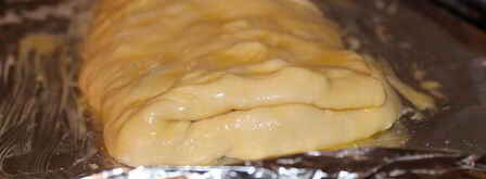 ванильный штрудель с яблоком, сливами и творогом. Шаг 10