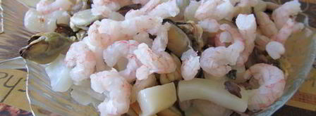 слоеные конвертики с морским коктейлем. Шаг 3