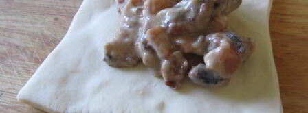 слоеные конвертики с морским коктейлем. Шаг 6