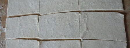 слойки на укус с сыром бри, шелковицей и черносмородиновым джемом. Шаг 4