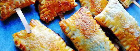 слойки на укус с сыром бри, шелковицей и черносмородиновым джемом. Шаг 11