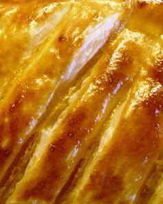 Слойки с абрикосовым джемом и сливовым конфитюром