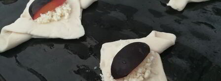 слойки с творогом и сливой. Шаг 6