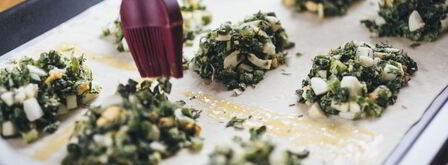 слойки с яйцом и зеленью. Шаг 10