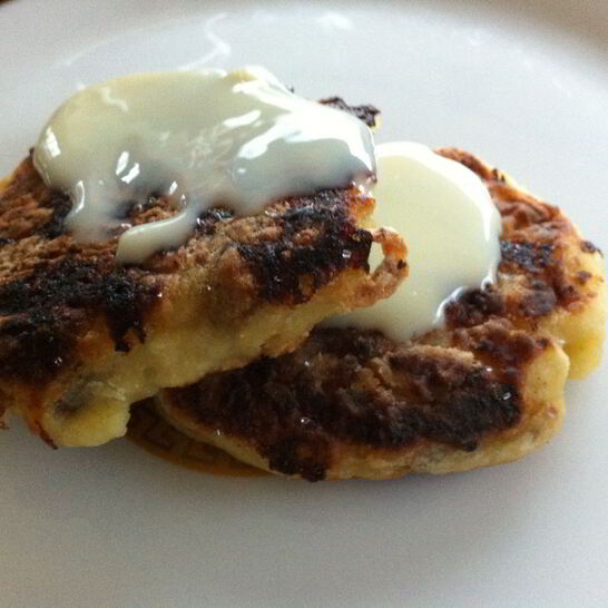 Рецепт легких сырников с бананами и сухофруктами