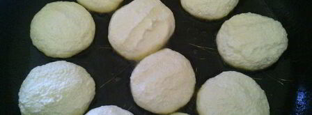 нежные сырники с ванилью, томленные в сливочном соусе. Шаг 4