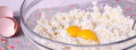 сырники с кокосовой стружкой и сгущенным молоком. Шаг 3