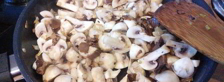 картофельно-грибной торт с черносливом. Шаг 5