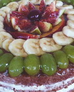 Торт Ко дню Рождениясо сливочно-творожным кремом и фруктами