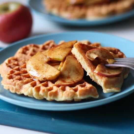 Рецепт вафель с пряными яблоками