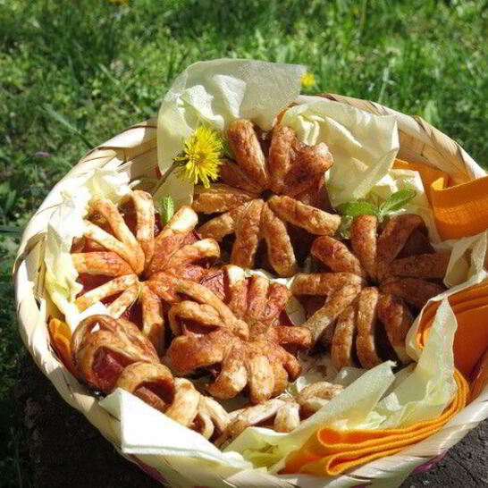 Рецепт яблочных слоек-цветов