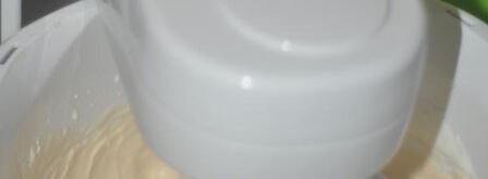 эклеры со взбитыми сливками и сгущенкой. Шаг 10