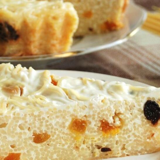 Рецепт лапшевника с курагой и черносливом