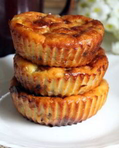 Творожные мини-запеканки с бананом и изюмом