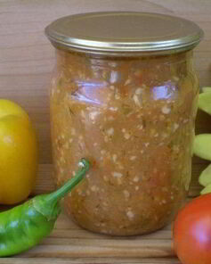 Аджика острая из помидоров и чеснока