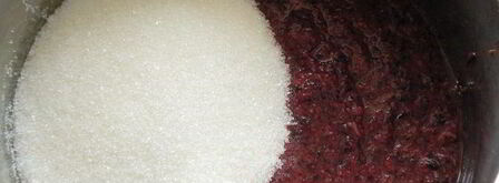 джем из черной смородины с вишней и яблоком. Шаг 3