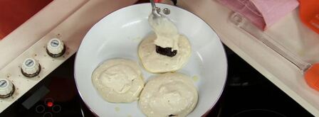 сметанные пампушки с джемом. Шаг 3