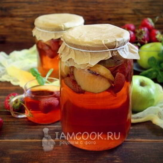 Рецепт компота из клубники и яблок