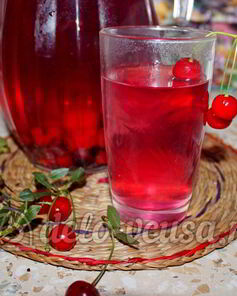 Компот из вишни и черной смородины