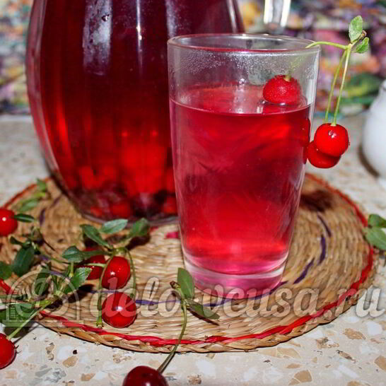 Рецепт компота из вишни и черной смородины