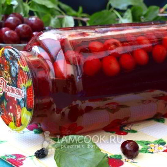 Рецепт компота из вишни с шелковицей на зиму