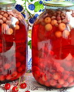 Вишнево-клубничный компот с мятой на зиму