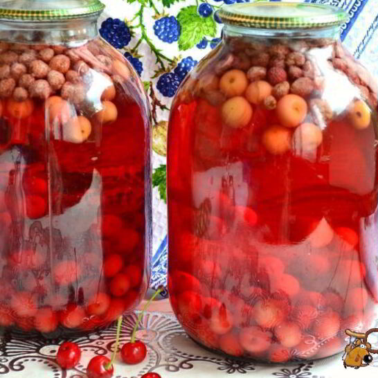 Рецепт вишнева-клубничного компот с мятой на зиму