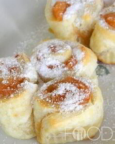 Булочки из слоеного теста с повидлом