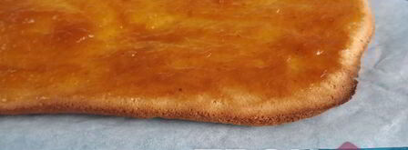 рулет с повидлом и арахисом. Шаг 10