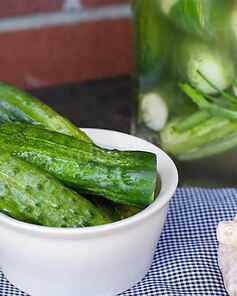 Малосольные огурцы с горчицей