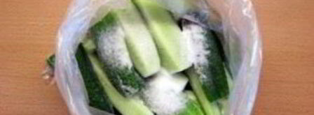 малосольные огурцы в пакете. Шаг 4