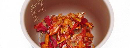 сало в луковой шелухе в мультиварке. Шаг 4