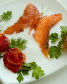 Семга малосольная с черной смородиной