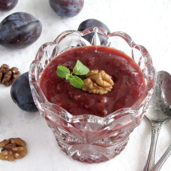 Рецепт сливового варенья с бананами и орехами