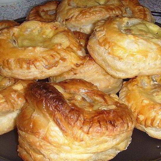 Рецепт беляшей из слоеного теста