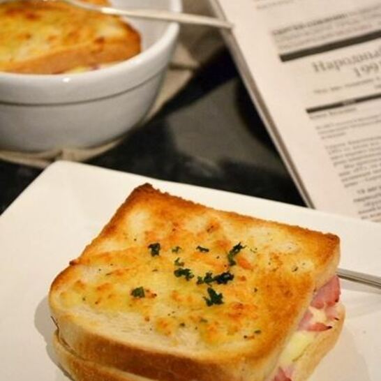 Рецепт бгорячих бутербродов с ветчиной крок-месье