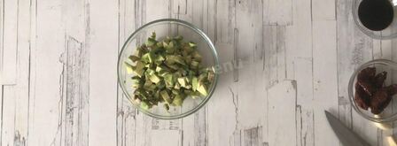 брускетта с авокадо и грушей. Шаг 4