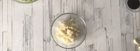 брускетта с авокадо и грушей. Шаг 6