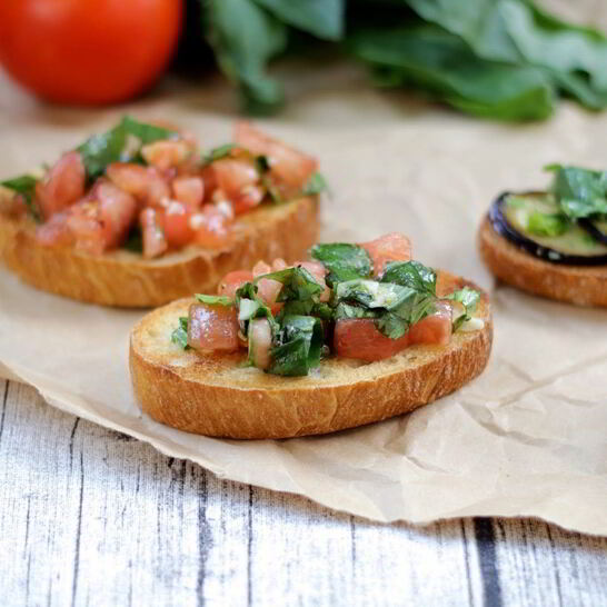 Рецепт брускетты с баклажанами и помидорами