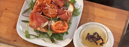 брускетта с говядиной и пармской ветчиной. Шаг 5