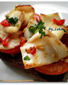 Брускетта с кальмарами и чили