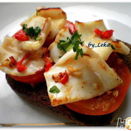 Рецепт брускетты с кальмарами и чили