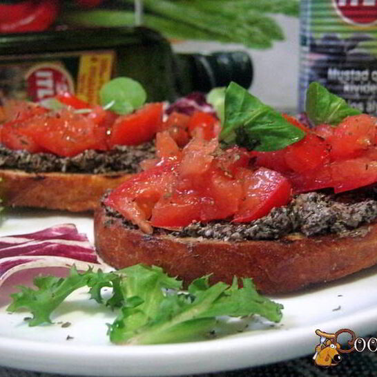 Рецепт брускетты с кремом из маслин и помидорами