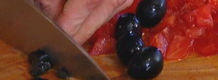 брускетта с моцареллой, помидорами и базиликом. Шаг 6