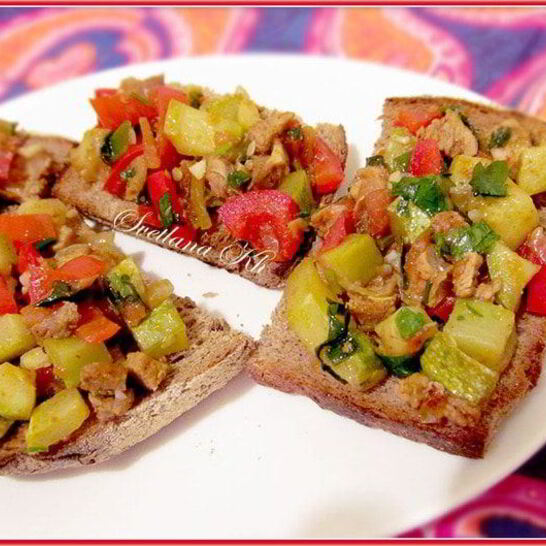 Рецепт брускетты с мясом и овощами