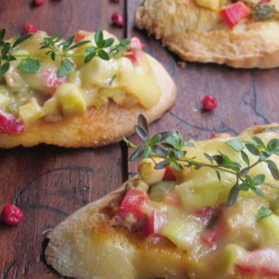 Рецепт брускетты с овощами и тунцом