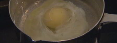 брускетта с помидорами, беконом и яйцом пашот. Шаг 5