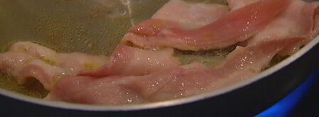 брускетта с помидорами, беконом и яйцом пашот. Шаг 6